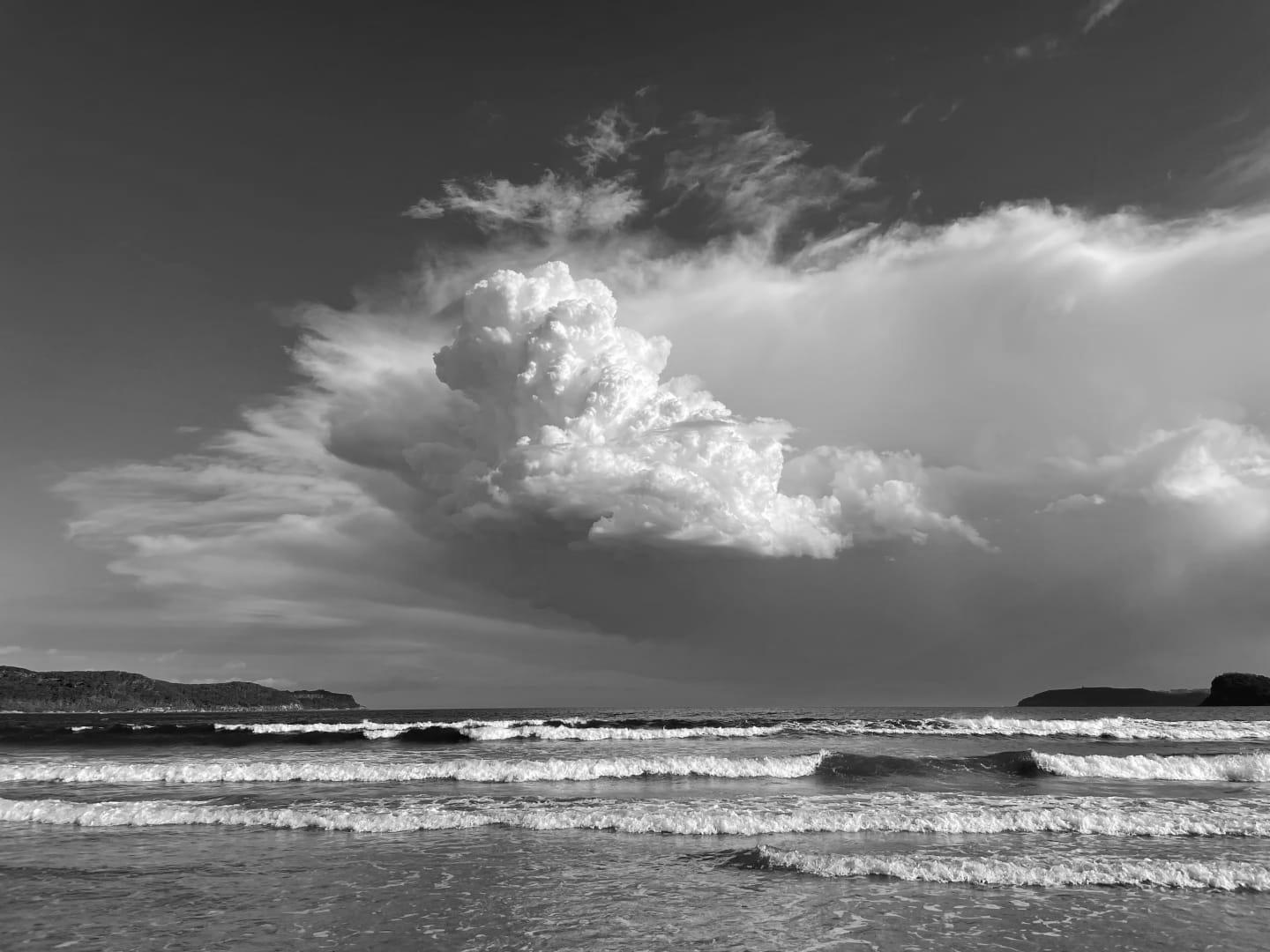 Una tormenta se aleja de la playa de Umina, en Nueva Gales del Sur (Australia)